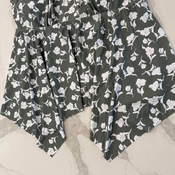 Bloomchic NWT Floral Cut Out Tankini Swim Top Women’s Size 28 Mint Green Padded - Picture 2 of 10